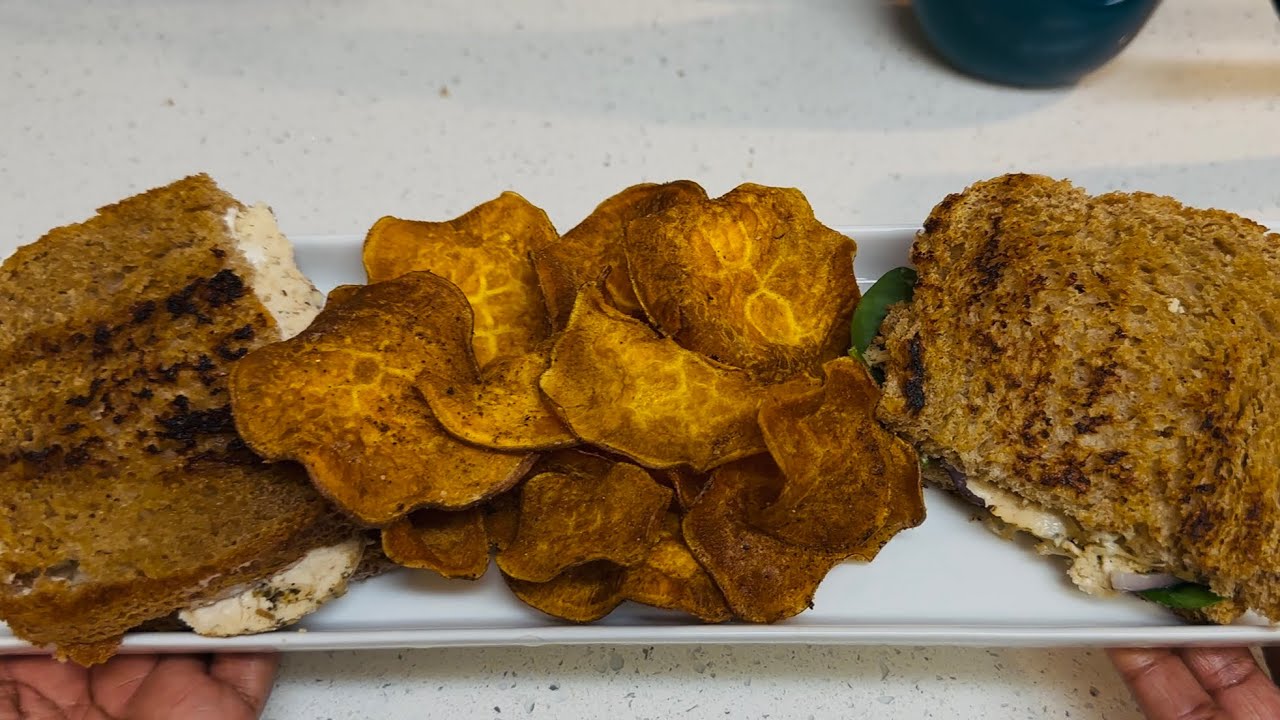 Whippin Up: Italian Herb Chicken Sandwich & Chips from Scratch! 👩🏾‍🍳🥪🍠