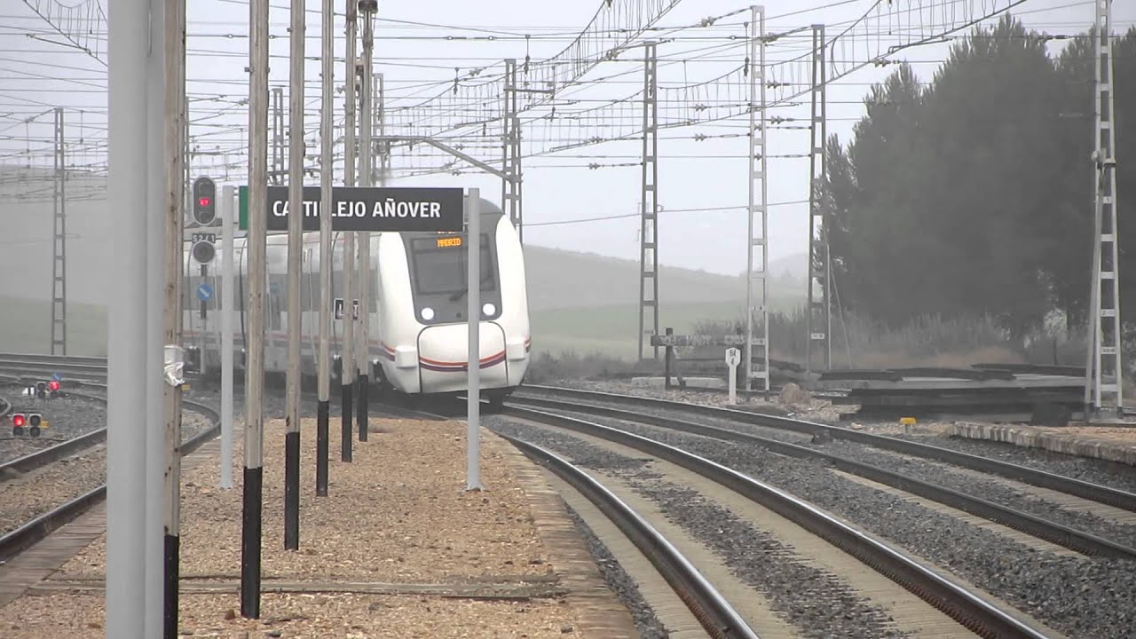 Cogiendo el tren en la estación abandonada e inaccesible de Castillejo-Añover [HD 1080p]