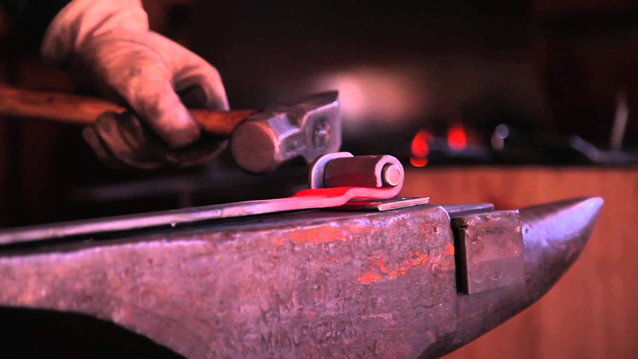 Country Carpenters - Blacksmithing a Hinge