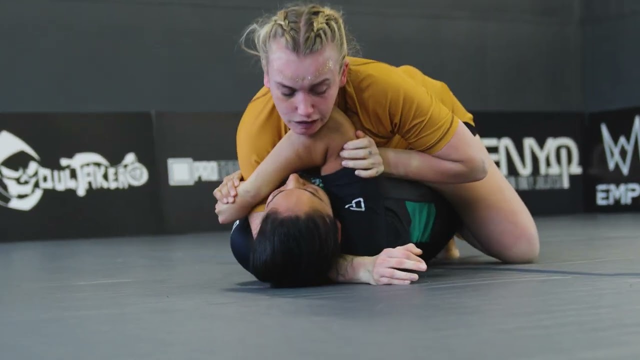 Team South Contenders - Match 1 Molly Lindsay vs Simren