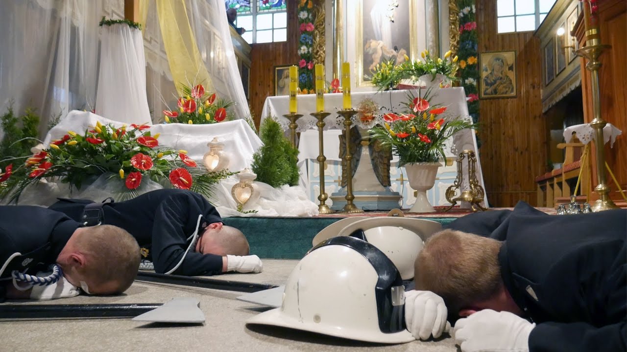 Rezurekcja w Lotyniu. Strażacy padają - Chrystus Zmartwychwstał