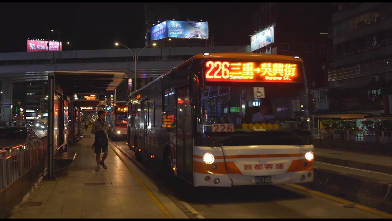Taipei, Taiwan, bus night ride from Guanghua Bazaar to Taipei World Trace Center