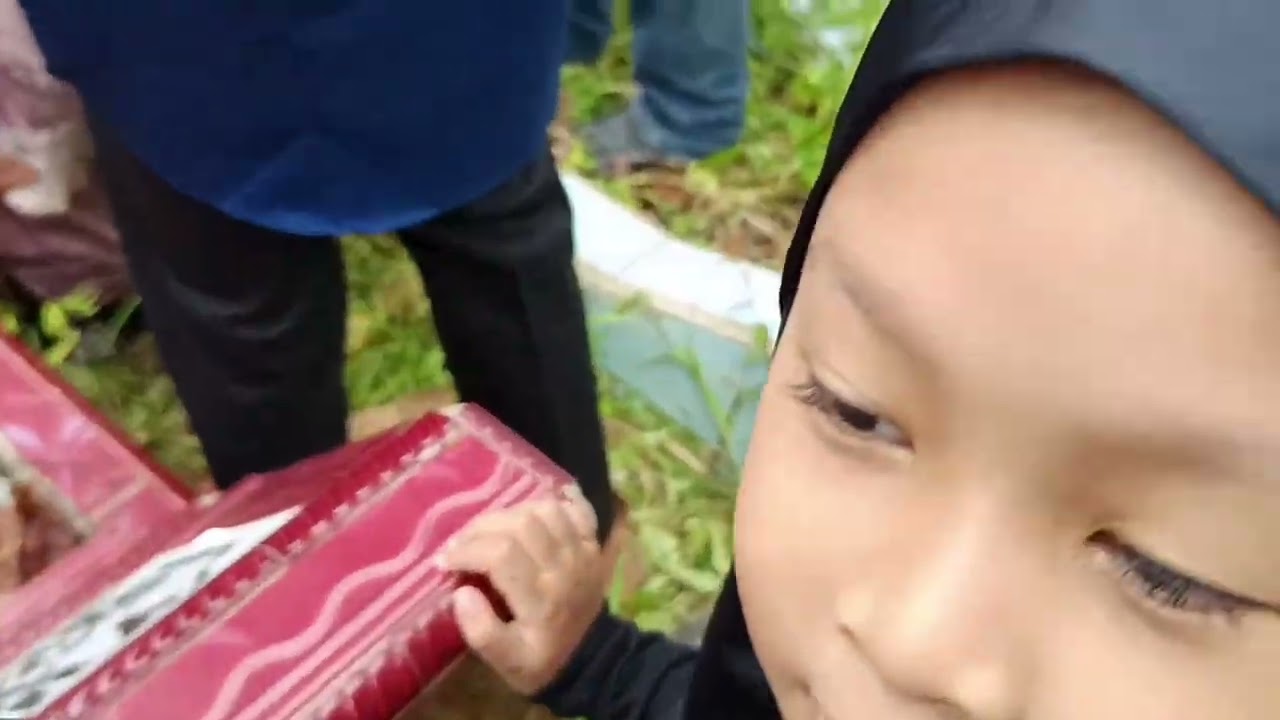 Pemakaman mbahnya Zizi