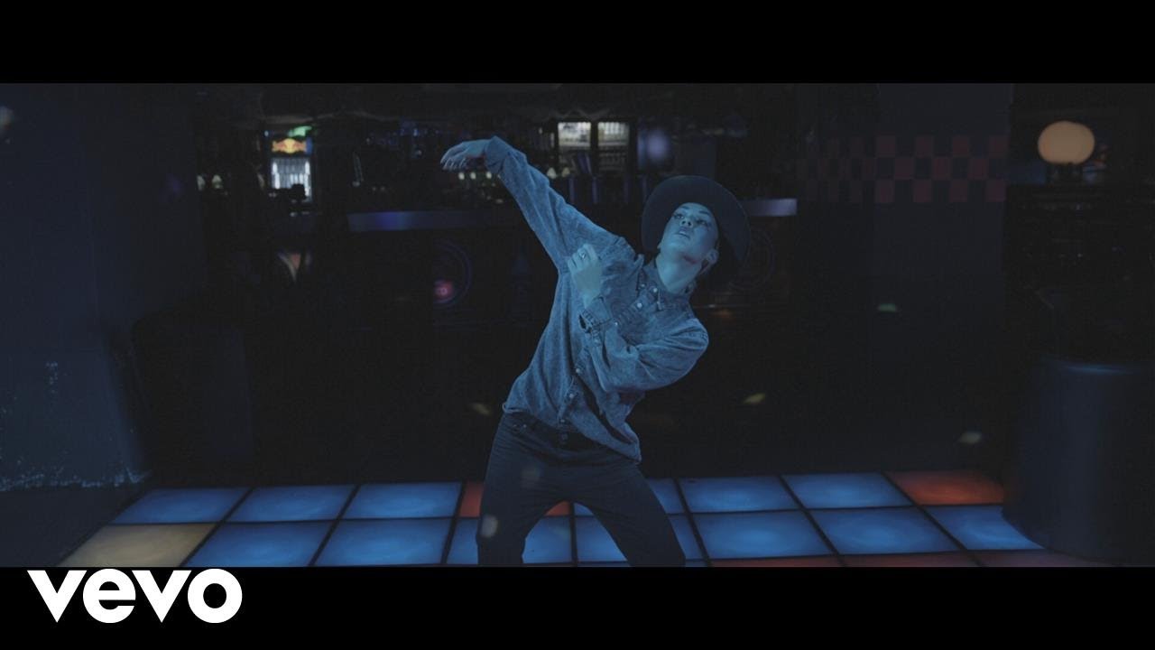 Kristina Ren&eacute;e - Shake The Shadow