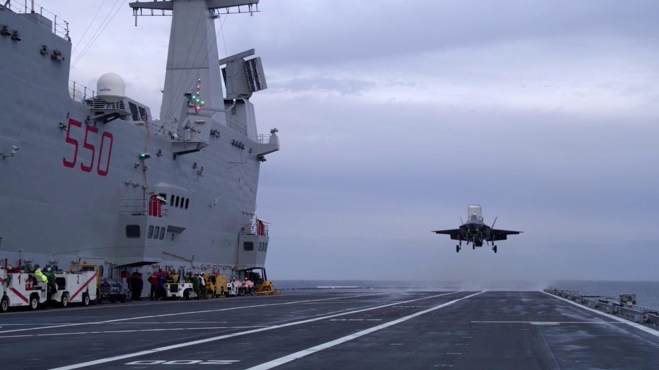 Il primo incontro tra un F35 a decollo verticale e la portaerei Cavour. Riuscito l'