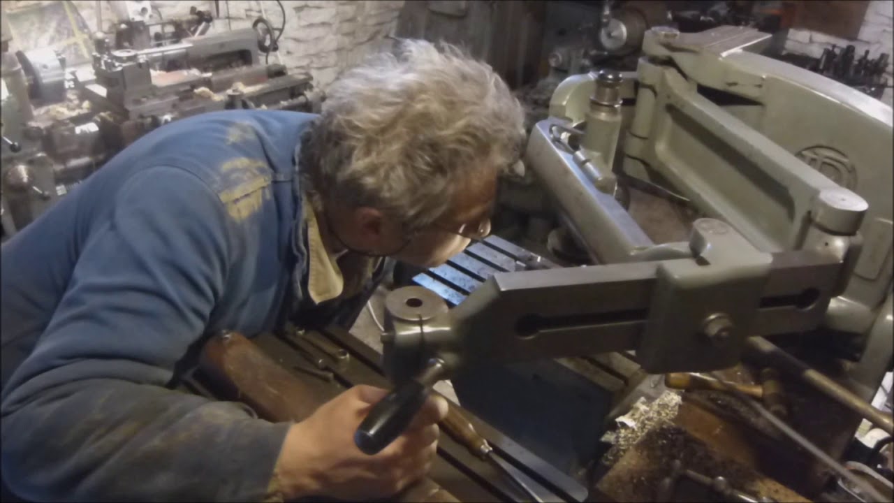 Scalloping holes with pantograph