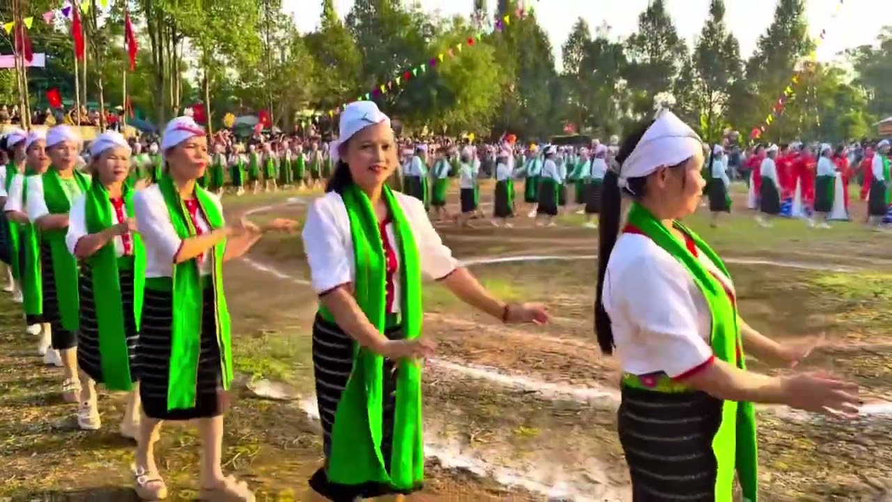 Múa xòe hoa đồng bào thổ 