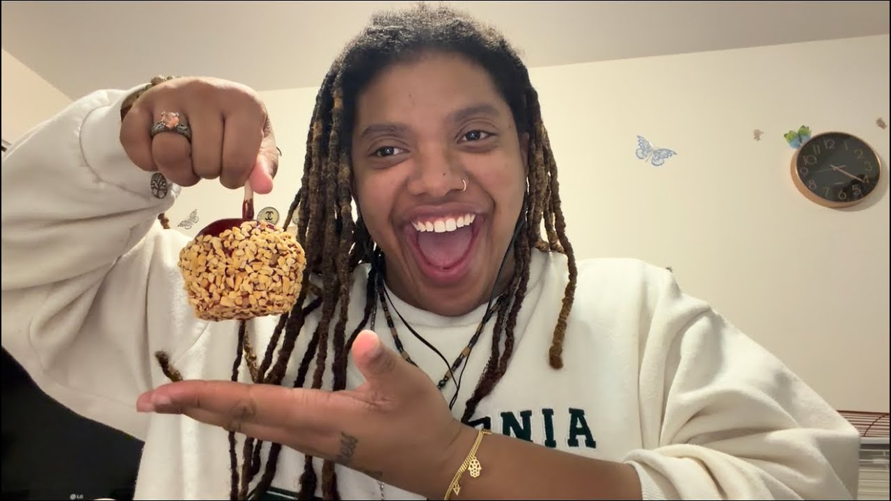 ASMR Eating a candy Apple 🍎 