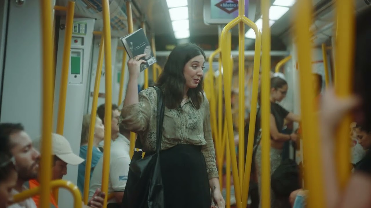 CLARA CARUSA - Culpable  |  Versódromo 2024 Poesía en el Metro de Madrid