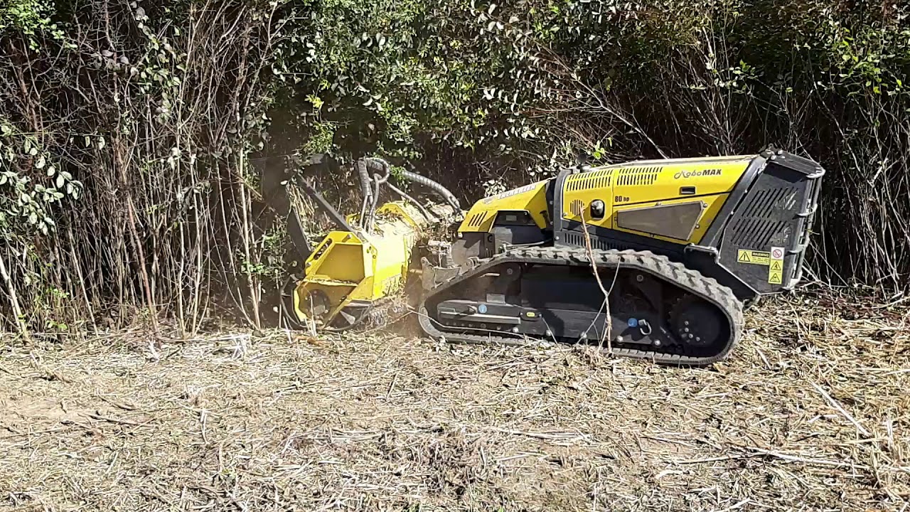 MULČENJE ZARAŠČENIH TERENOV Z GOZDARSKIM MULČERJEM ROBOMAX 80 HP