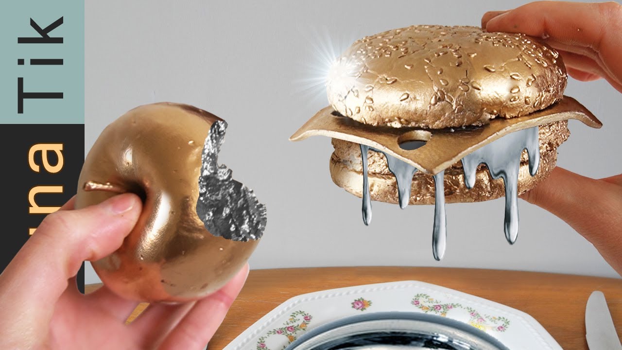 Eating a GOLD hamburger with SILVER sauce!!