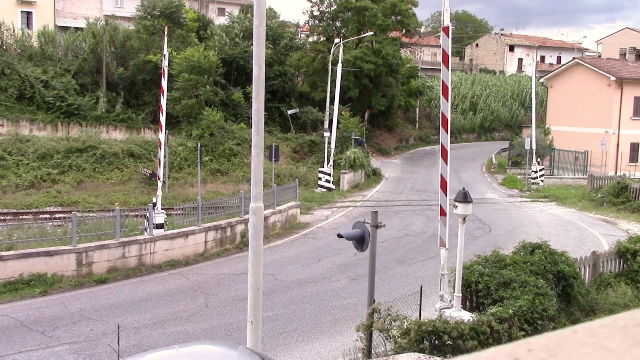 Passaggio a livello | Linea Sulmona-Carpinone | Km 2+826