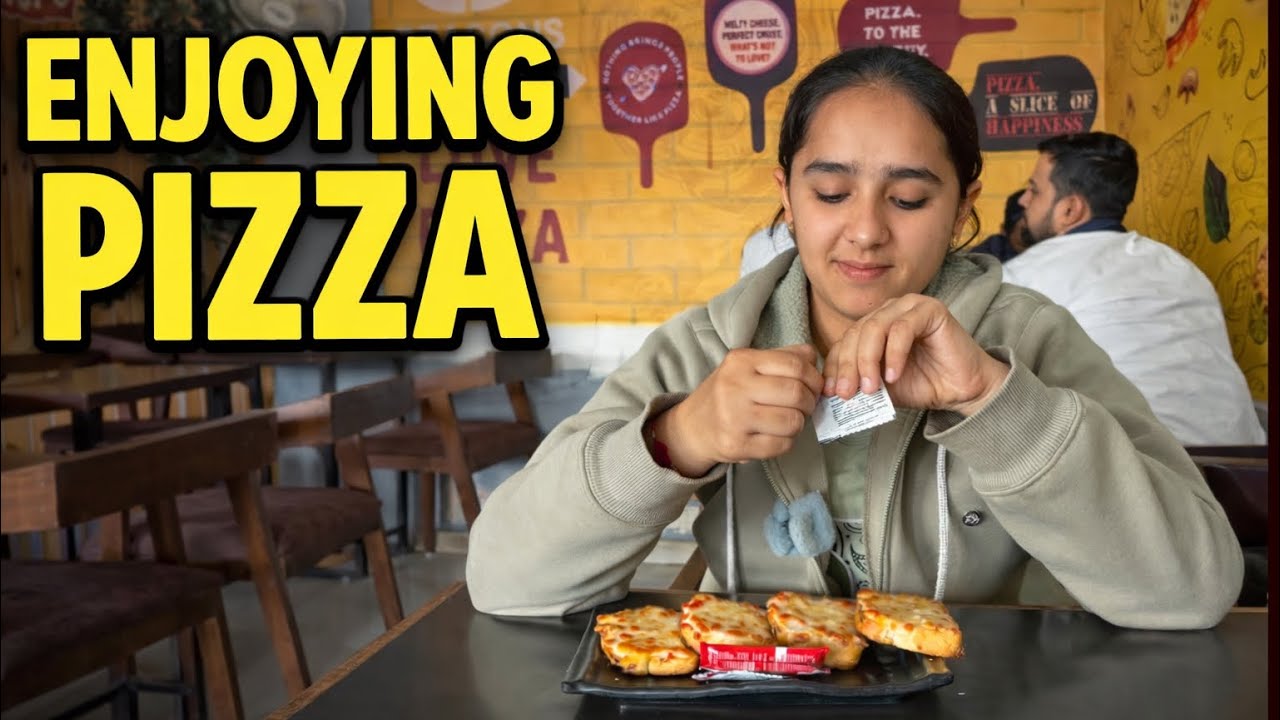 Kumkum pizza 🍕 bahot pasand hai 🤣