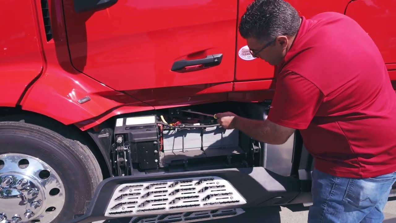 How to Charge And Jumpstart a 24V Battery | 2026 Volvo VNL 660 Semi Truck