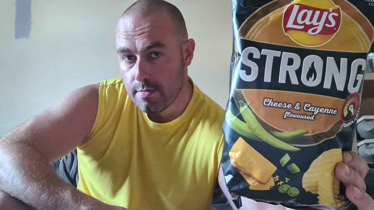 Reviewing Lays Strong Cheese & Cayenne Pepper Crisps 🔥