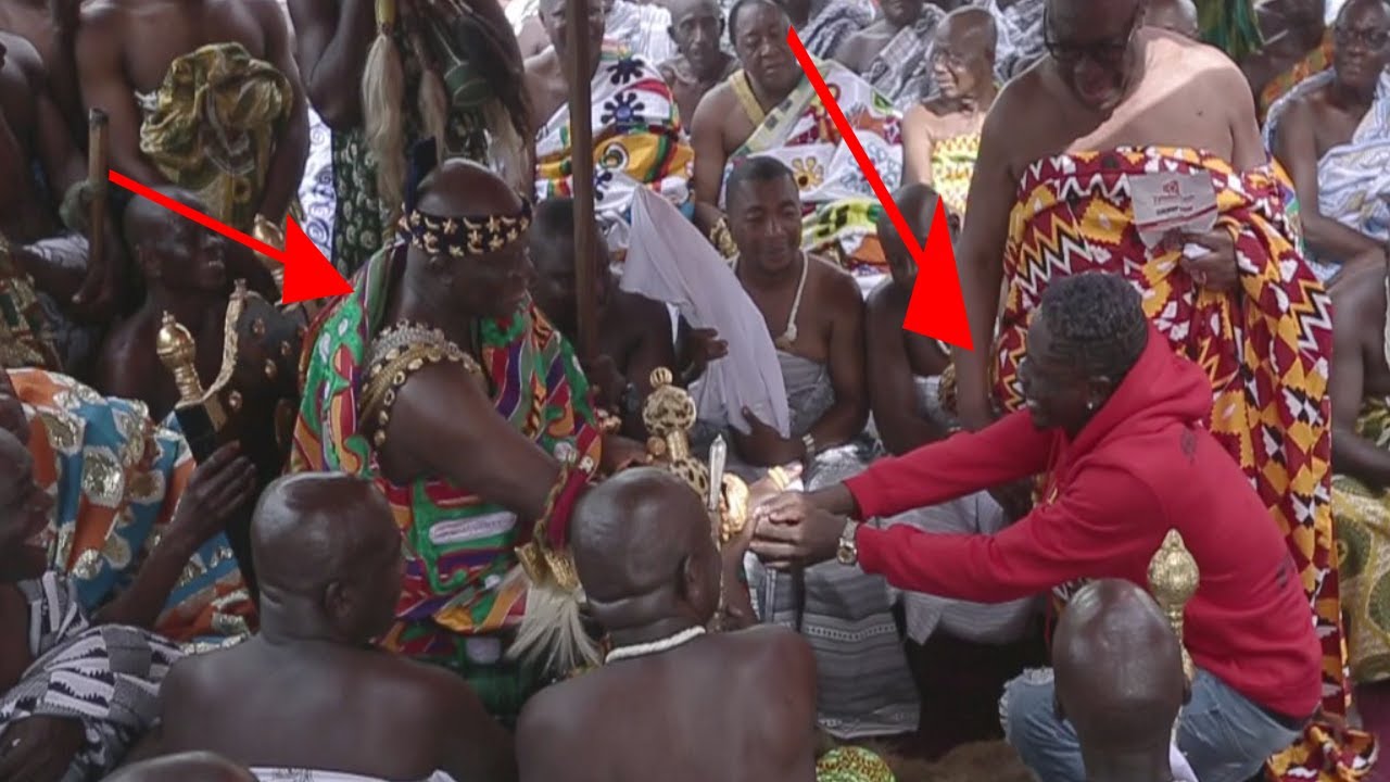 WOW- SHATTA WALE SHAKES OTUMFUO OSEI TUTU AT MANHYIA