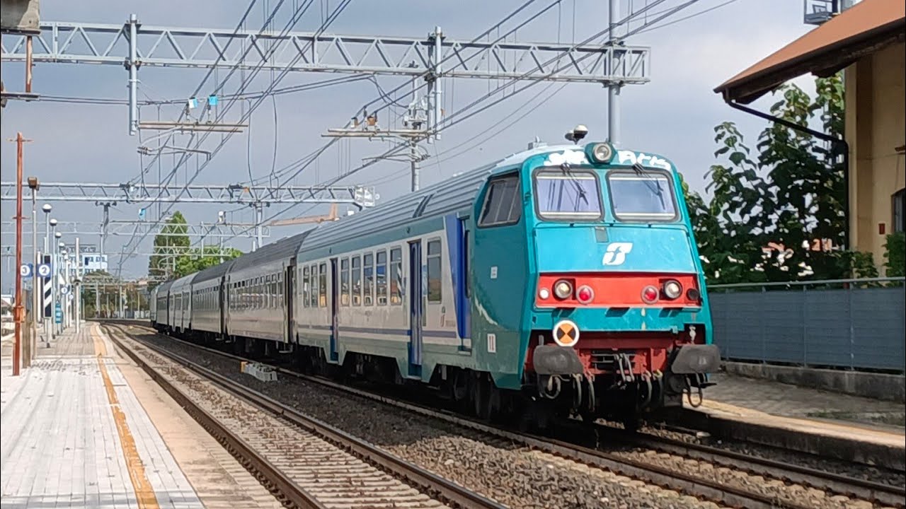 Treni passeggeri e merci alla stazione di San Donà di Piave - Jesolo