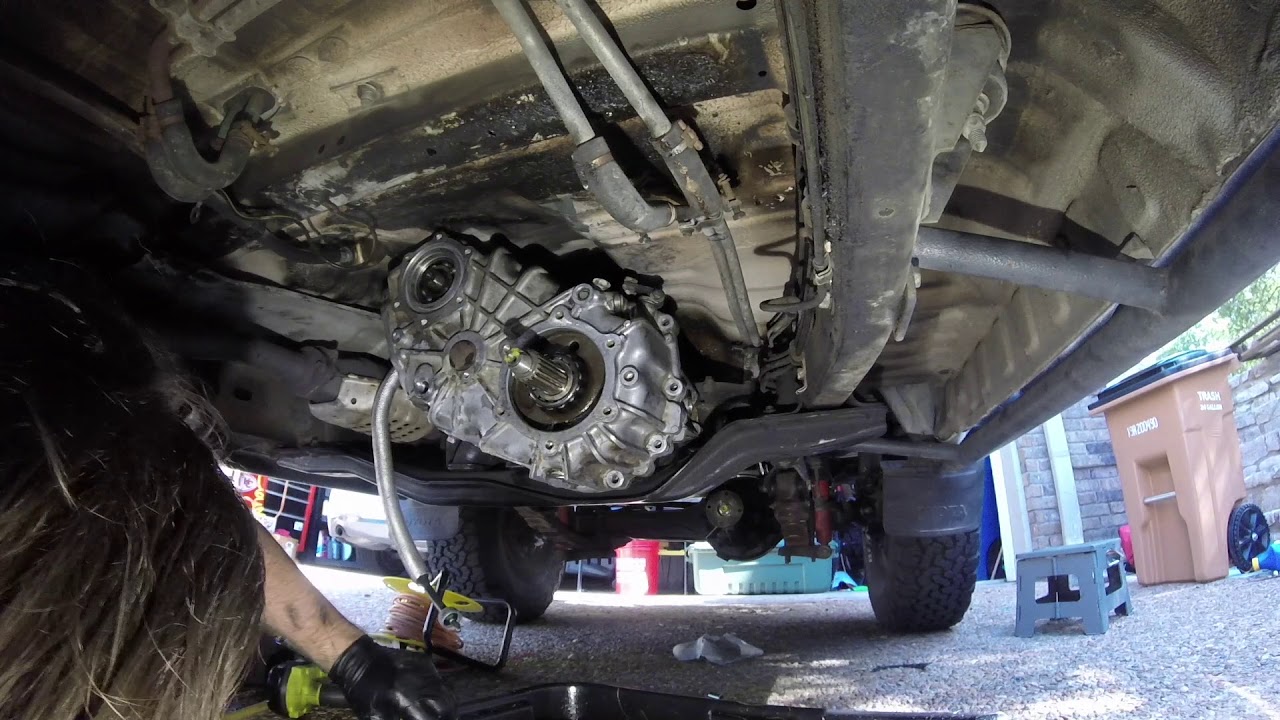FJ62 Transfer Case Disassembly on car