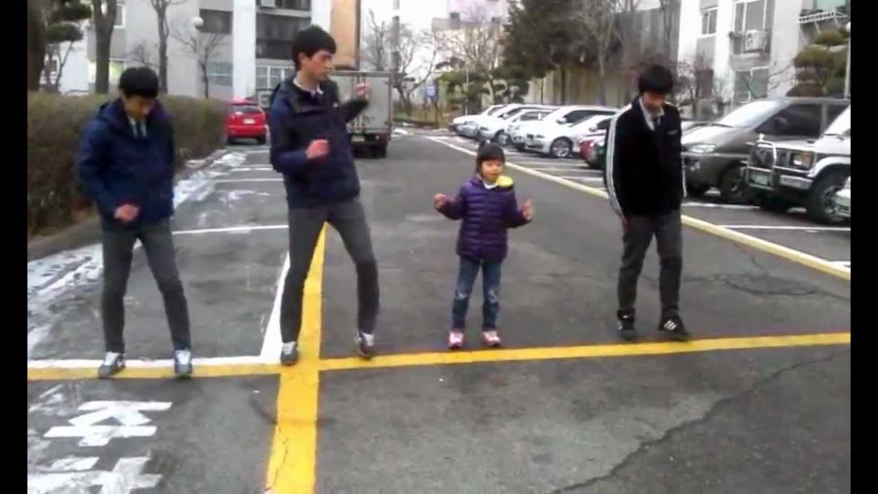 a cute little girl [shuffle dance]~~~~~ ^^