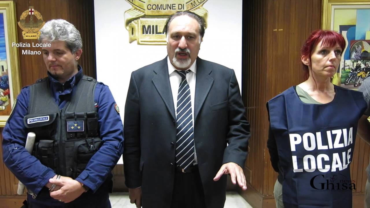 POLIZIA LOCALE - 130 armi bianche ritrovate in un campo rom