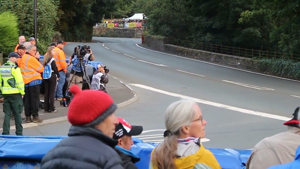 CLASSIC TT 2025 CLASSIC SIDECAR PARADE LAP DAVE MOLYNEUX, CROWE BROTHERS, TIM REEVES , BMW, YAMAHA