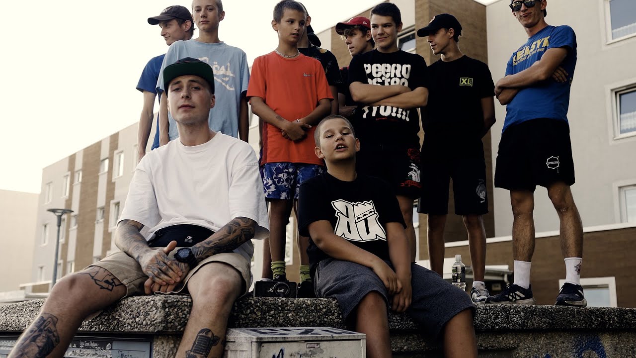 Ksawek feat. Marone - Małolaci (cuts Kiper) prod.MEN7O5 (OFFICIAL VIDEO by @niezlykretik @proavis)