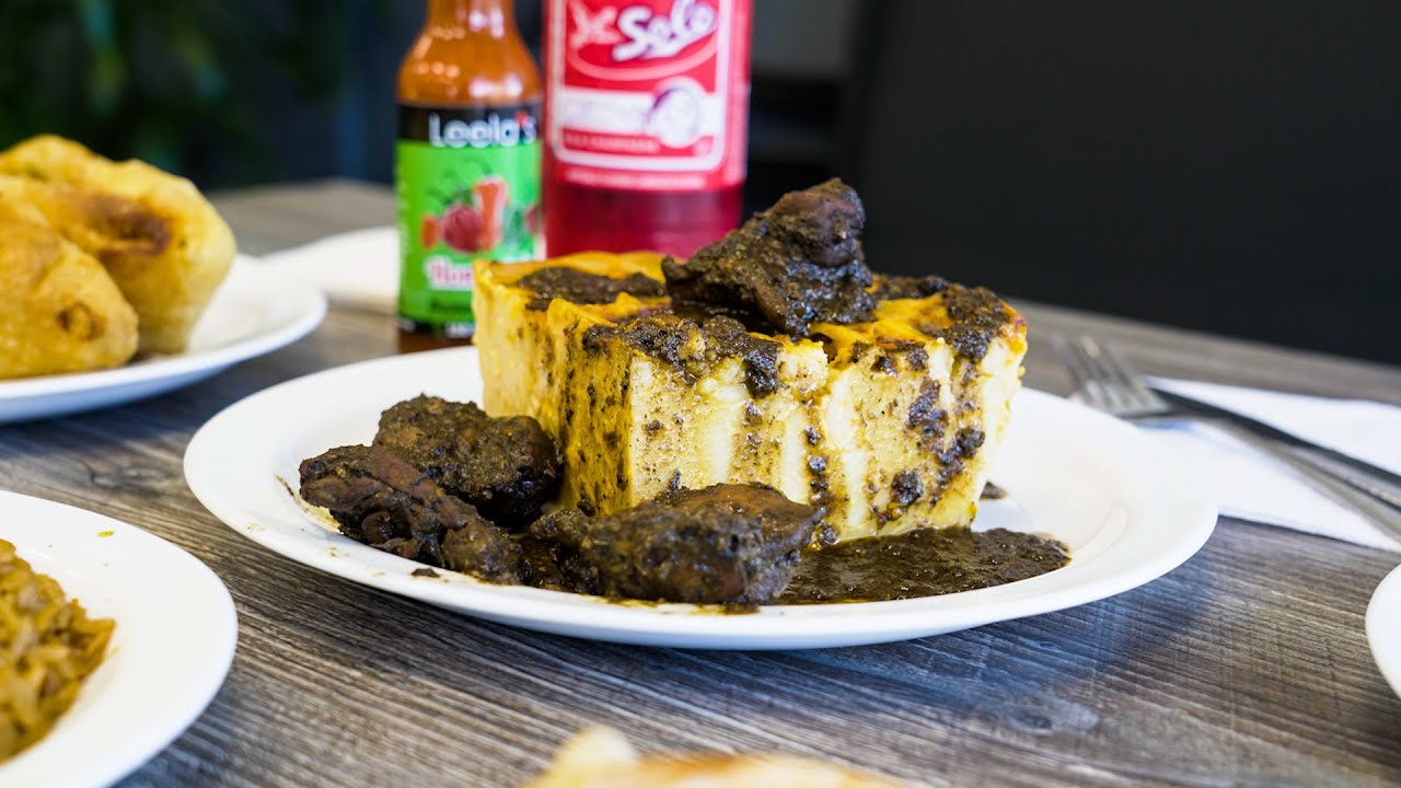 В ресторане Leela's Roti and Doubles в Торонто подают блюда тринидадской кухни высочайшего уровня.