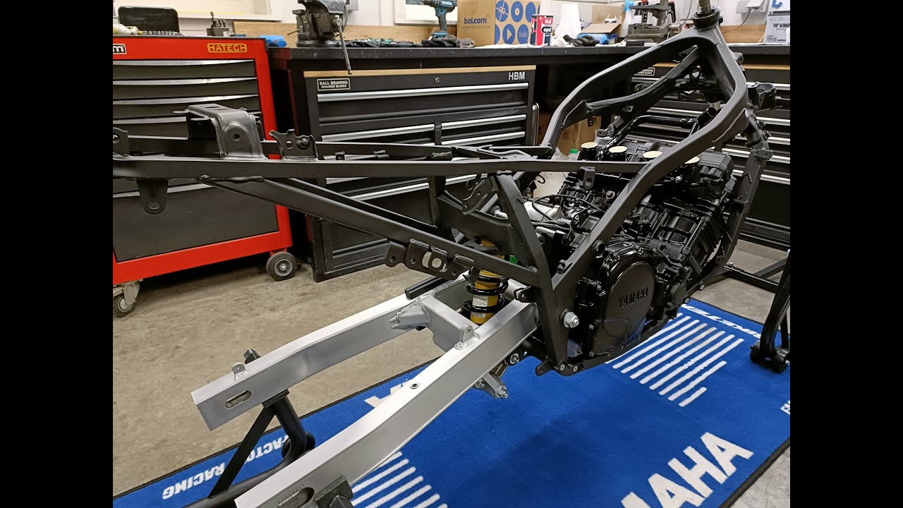 FZ 750 Assembly pt1