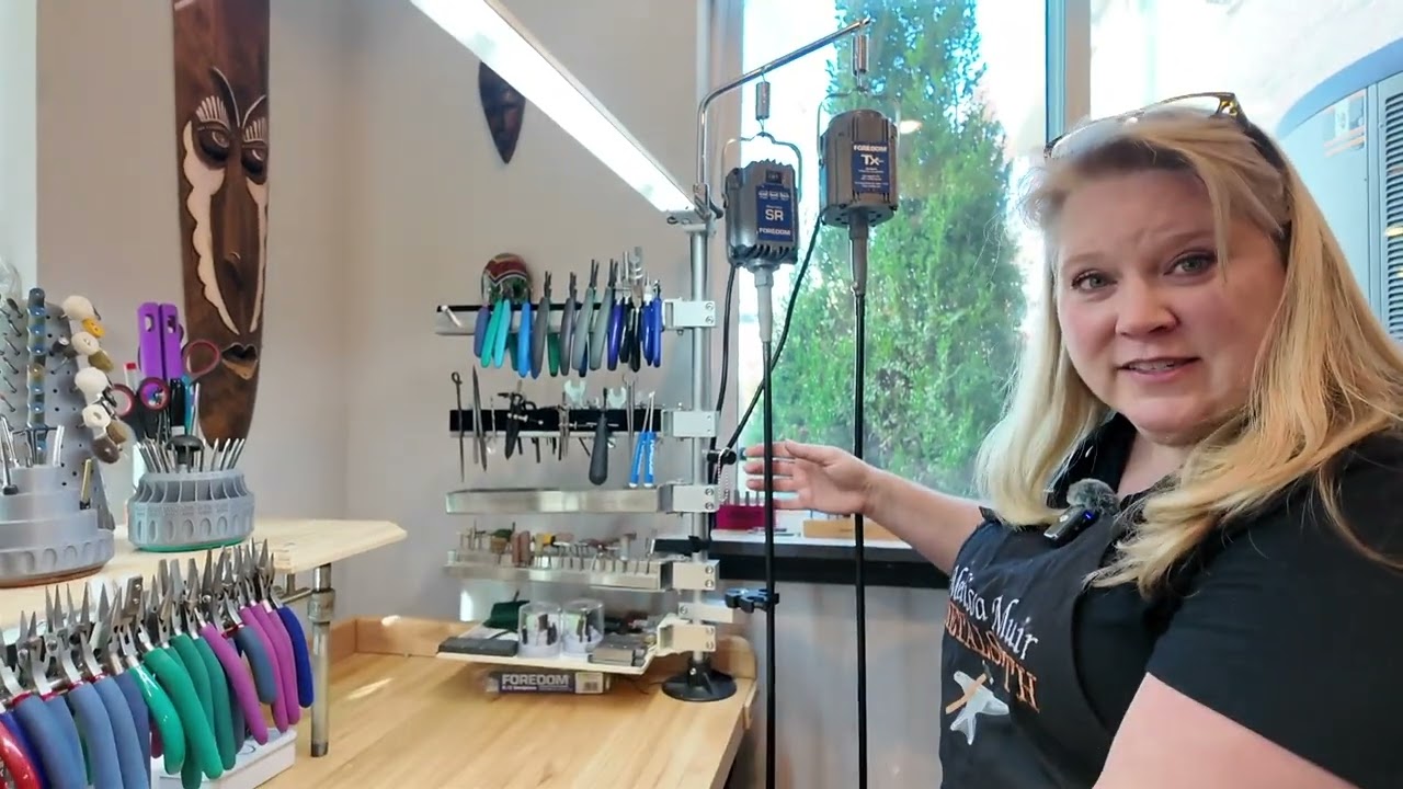 Our friend @MelissaMuir quickly runs down our modular work bench system!