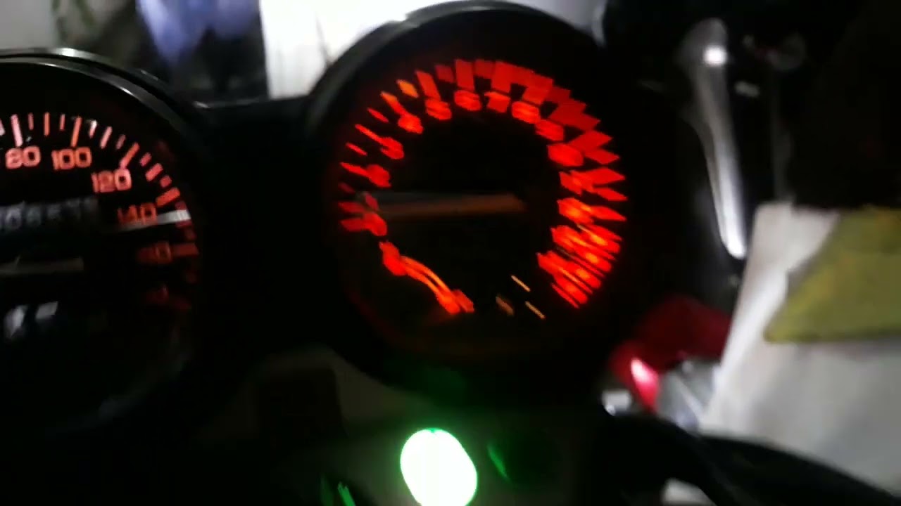 HONDA CB1 warm up after my very own carb clean and tuning. :-)