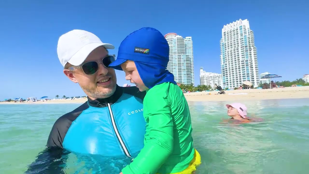 A lot of fun on the beach with parents. Funny Beach Family video!