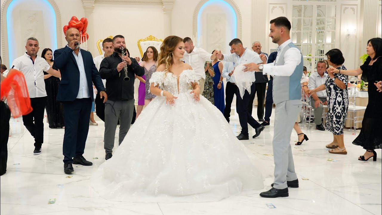Krushqit nga Divjaka Sa Bukur ne Valle / Tori Beratit .Enkel Kasemi (Obama) . Marsel Zena