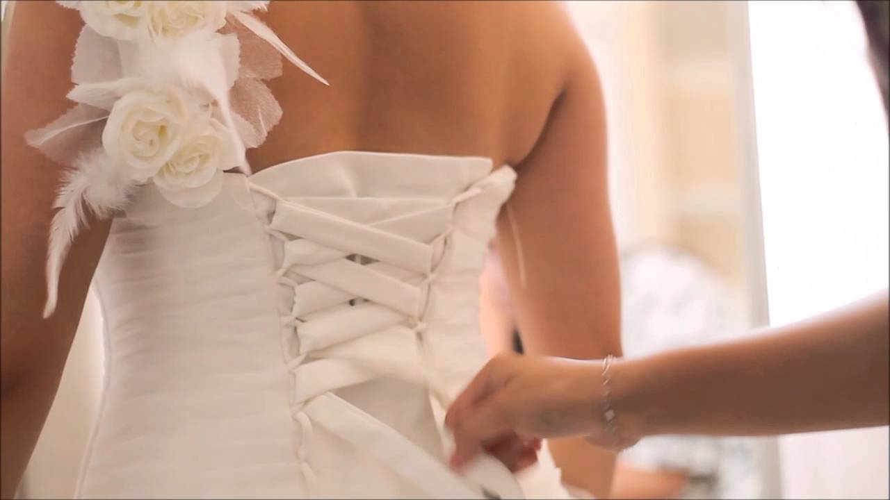 Como cerrar un corset de novia