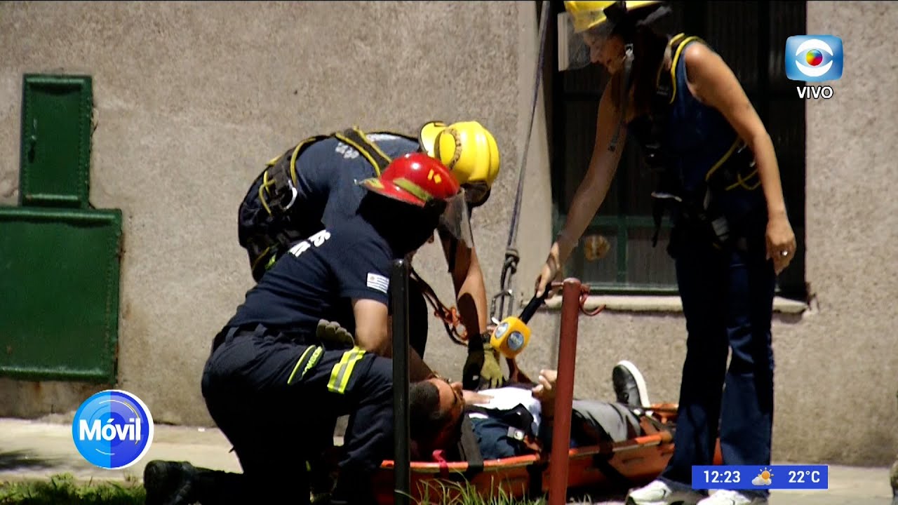 Demostración en altura de la Dirección Nacional de Bomberos