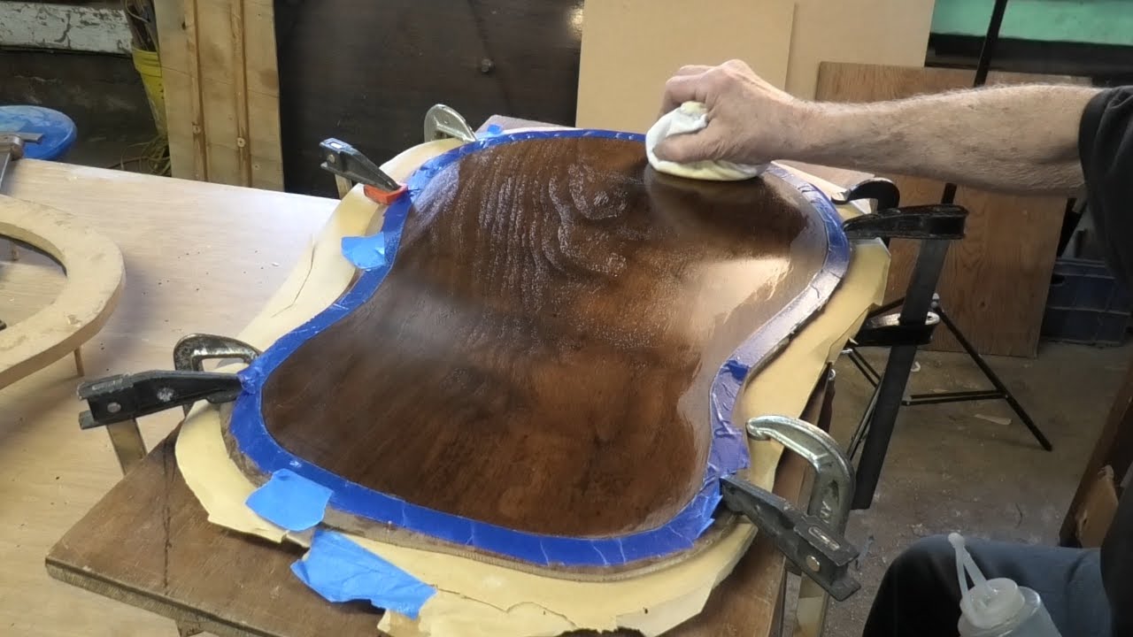 Guitar back building & french polishing