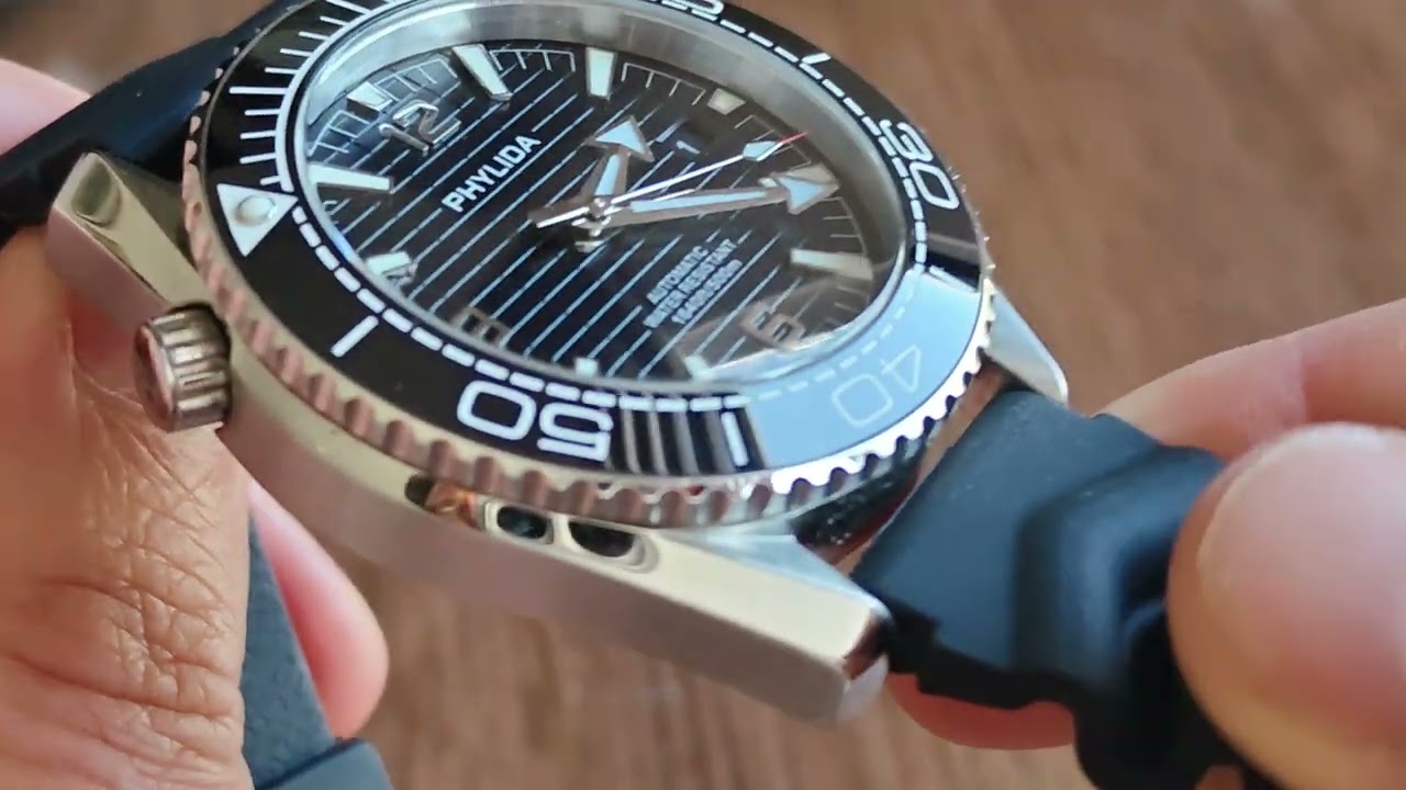 Phylida James Bond 007 Omega 
