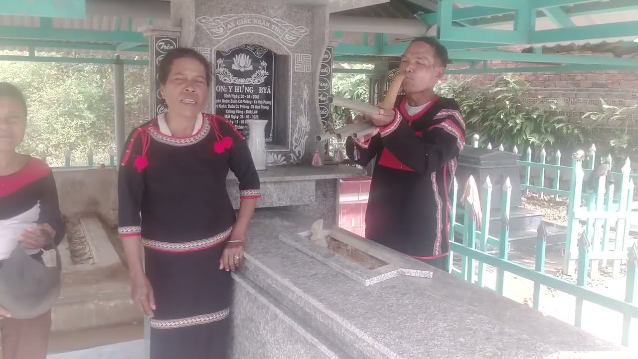 Ay ti buôn cư phiang