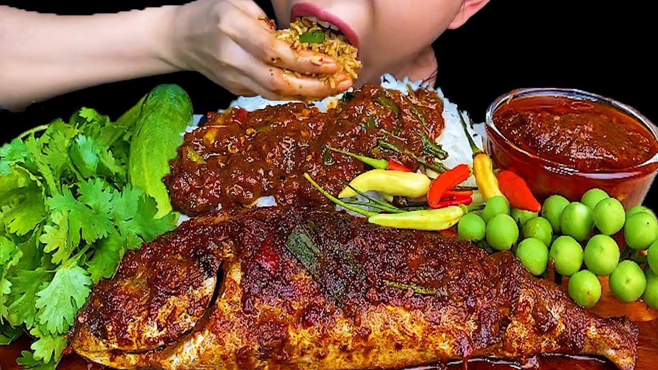 EATING SPICY CURRY||FISH WITH TAMARIND CURRY WITH RICE