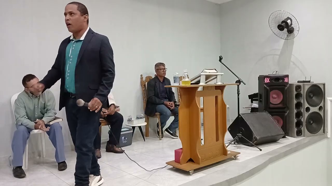 Comperador Grezio prega sobre noemi 