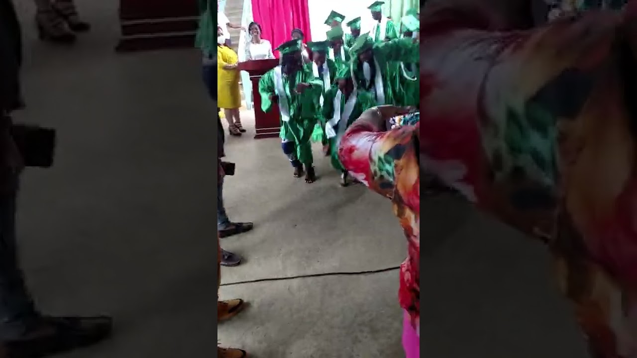 Graduación de los estudiantes Ecuatoguineanos en el Inés Rey Malabo, curso 2021-2022