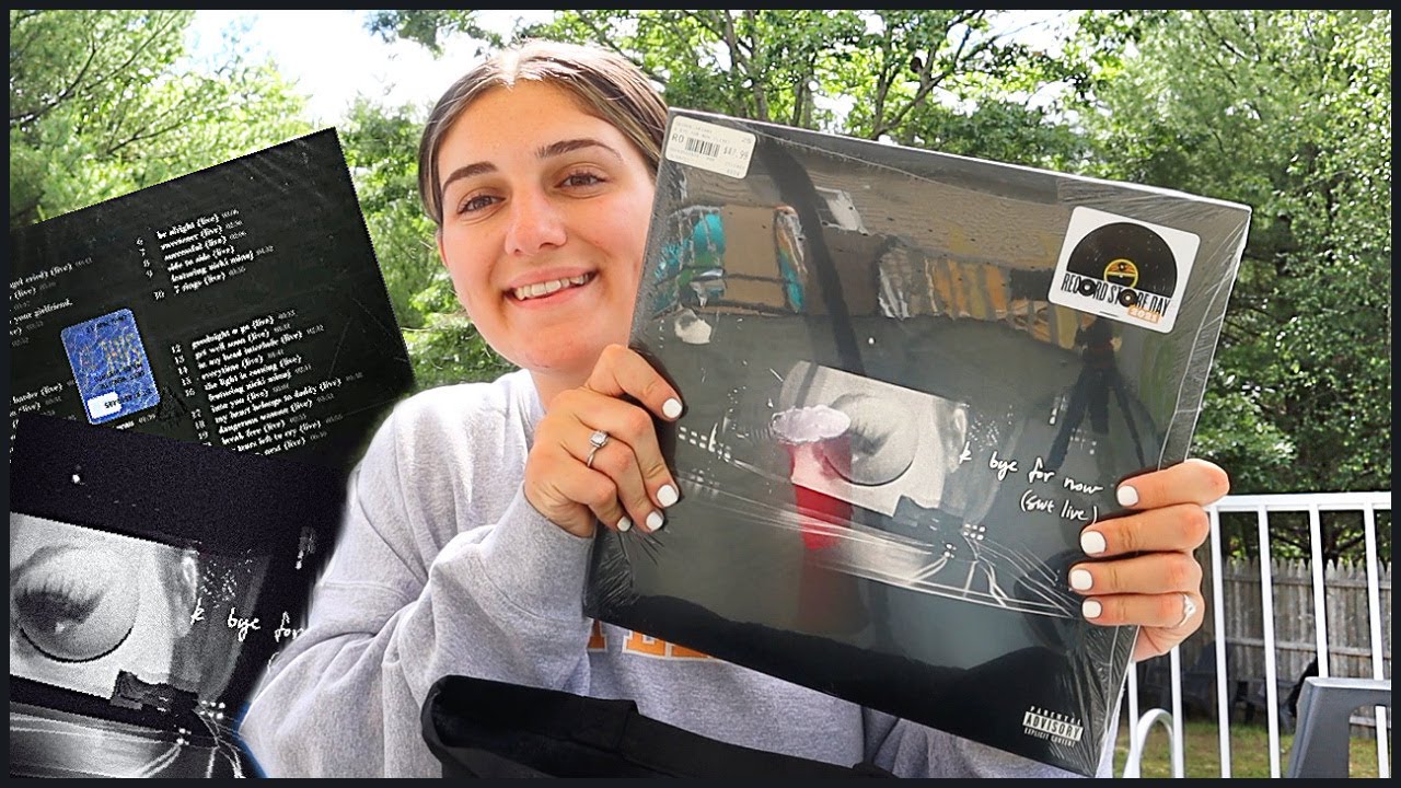 shopping for ariana grande's new vinyl 