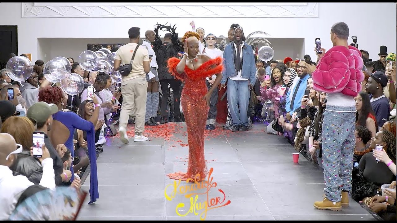 WOMAN FACE THE MTV BALL