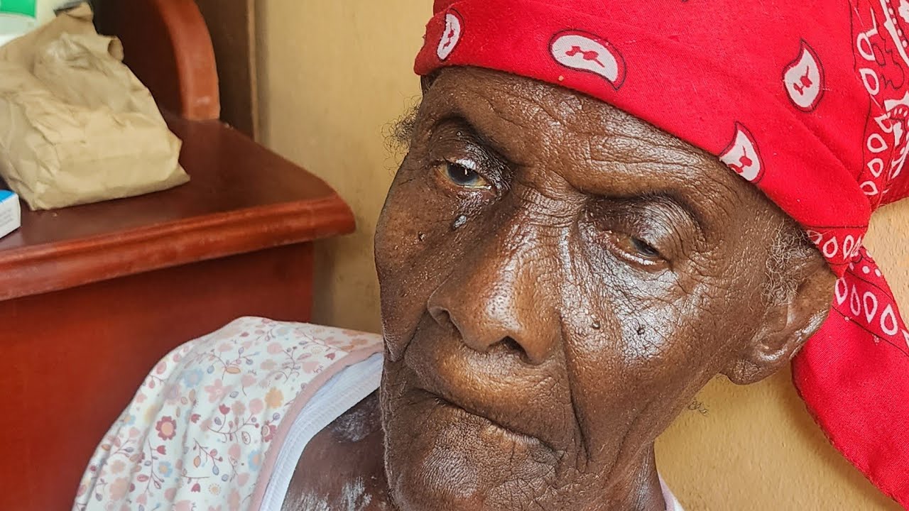 мисс Корнуолл покупает продукты