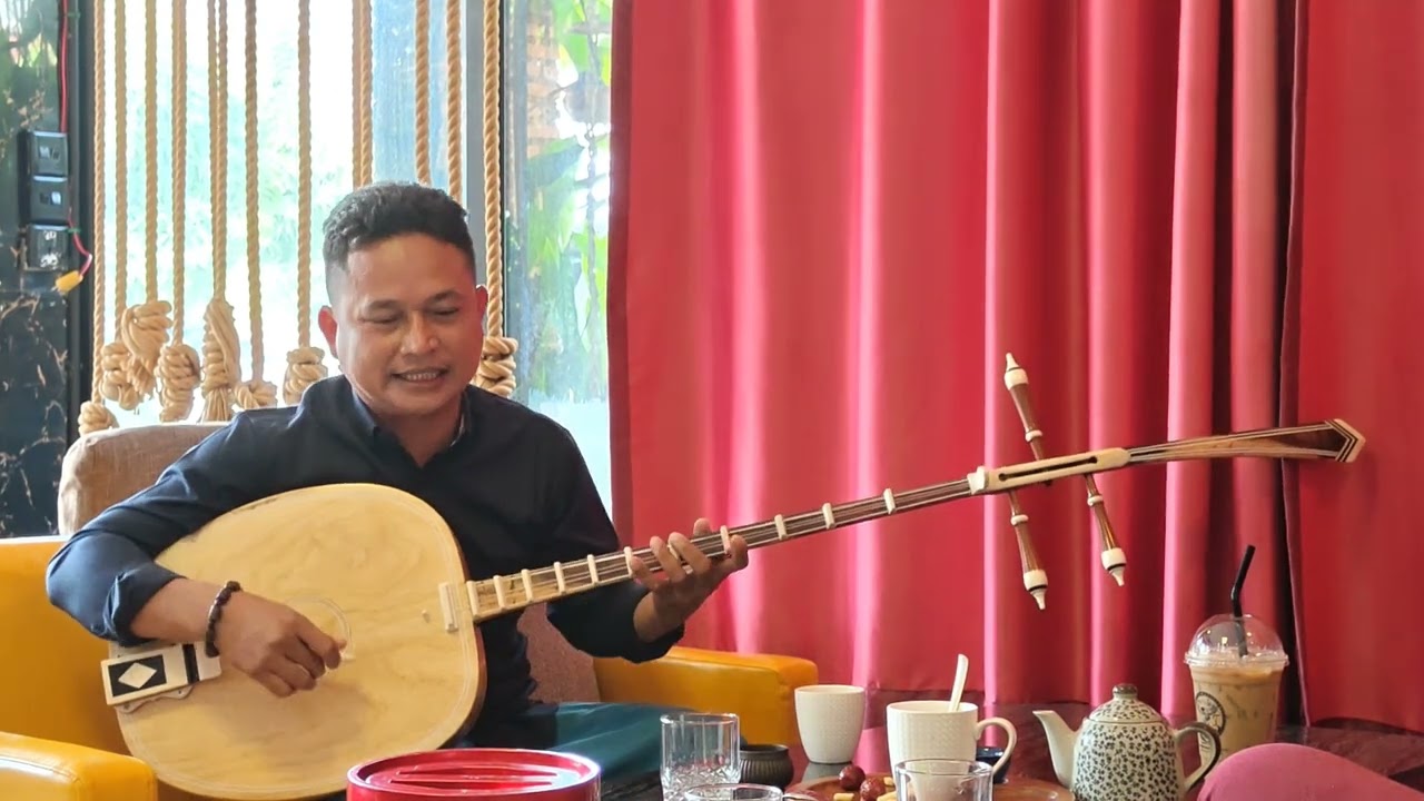 ចាប៉ីច្រៀងរំលែកទុក្ខគ្រួសារបងសួន រ៉ោនដែលបានពលីជីវិតក្នុងបុព្វហេតុការពារព្រំដែន