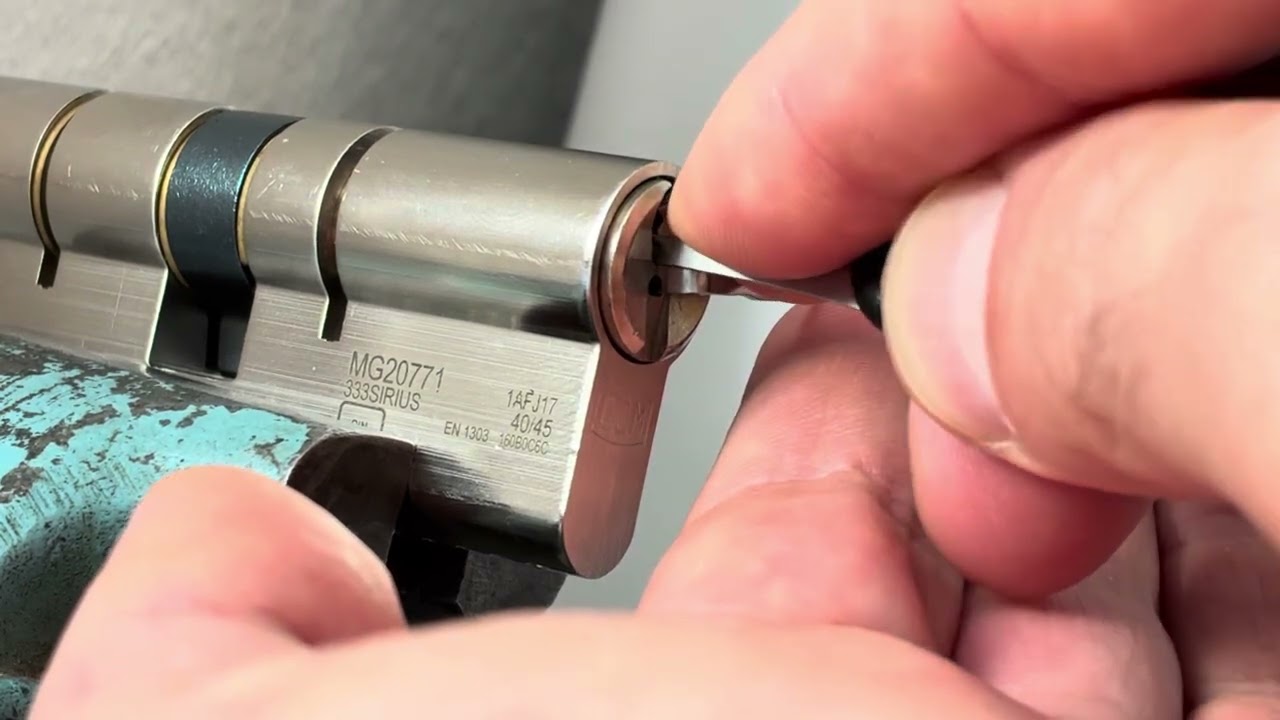 Dom rs Sirius lock pick