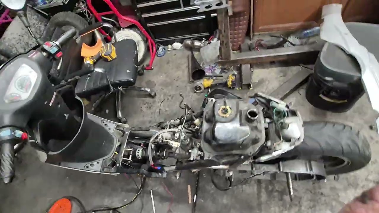 The building of a 100 mph 50cc scooter 