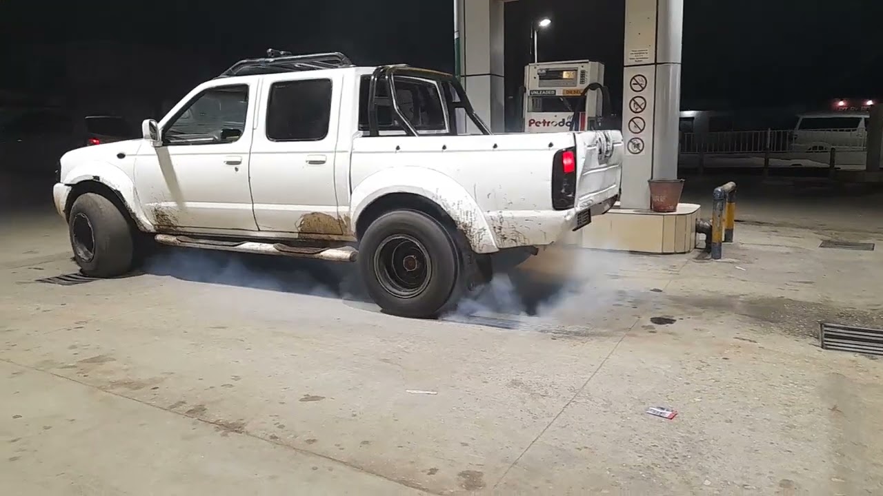 Nissan Hardbody vg33 Burnout P-Slide