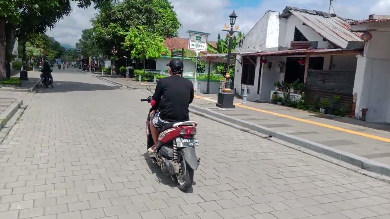 Gowes Rutinan..Menjelajah Jalan Mruyung Banyumas. Seperti Jalan Malioboro Jogjakarta
