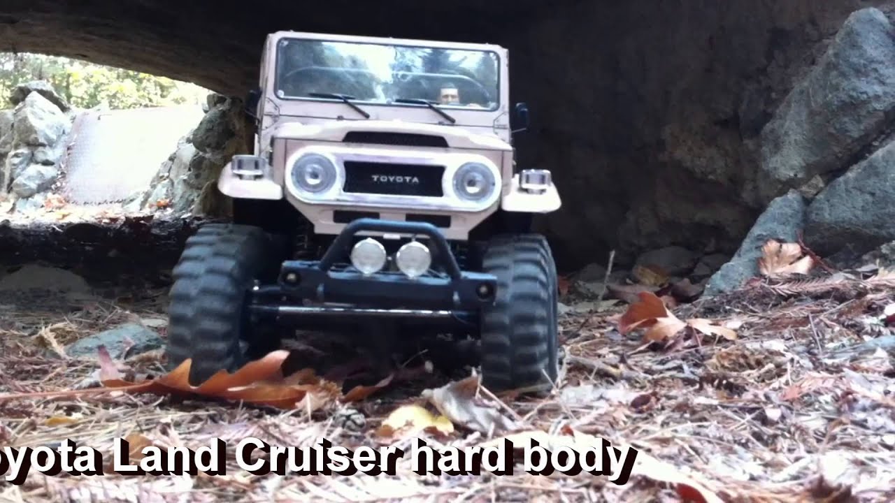 Land Cruiser FJ40 on SCX10 with Super Swampers siped Boggers