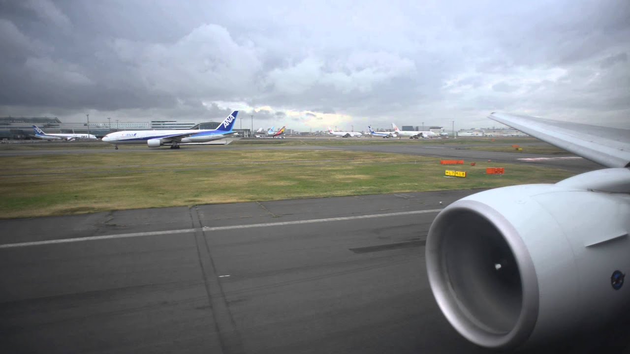 ANA All Nippon Boeing 777-200 JA715A takeoff at Tokyo Haneda